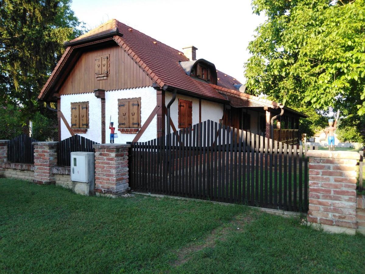 Umjetnicka Etno Kuca Luka Apartment Podravske Sesvete Bagian luar foto